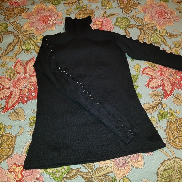 Top - Picture 2 of 3